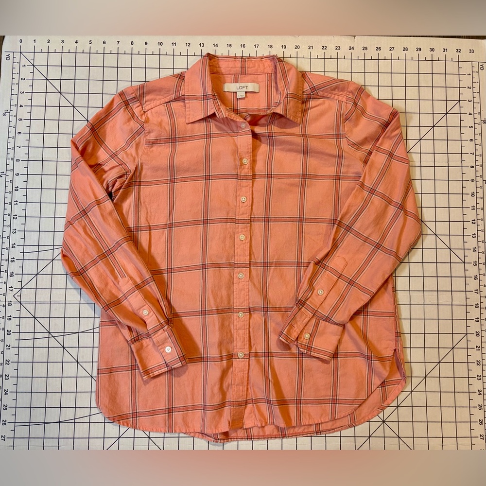 LOFT Ann Taylor Women’s Size Small Peach Plaid Button Down‎ Shirt